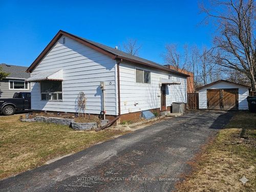 15 Newton St, Barrie, ON, L4M3N2 | Card Image