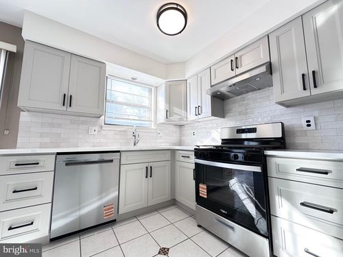 2 W High Ridge Rd, Cherry Hill, NJ, 08003-1108 | Card Image