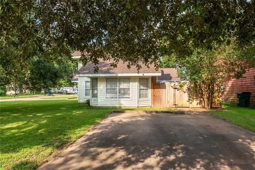 814 Brooks Blvd, Alexandria, LA, 71303-3866 | Card Image