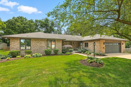210 Shawnee Dr, Minooka, IL, 60447-8762 | Card Image
