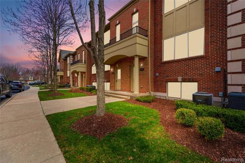 53106 Celtic Dr, Shelby Township, MI, 48315-2129 | Card Image