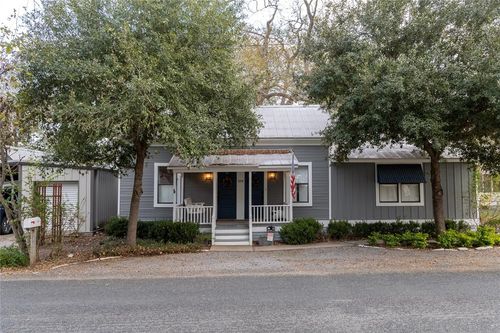 104 W Bell St, Fayetteville, TX, 78940-5501 | Card Image