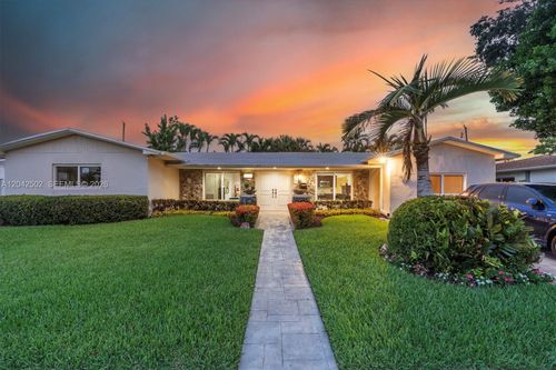 1900 Ne 210th St, Miami, FL, 33179-1521 | Card Image
