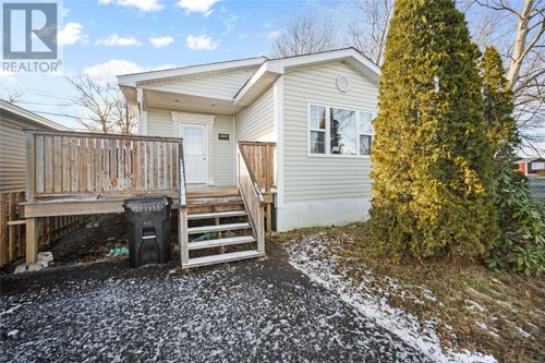8 Green St, Saint Johns, NL, A1A4Z4 | Card Image