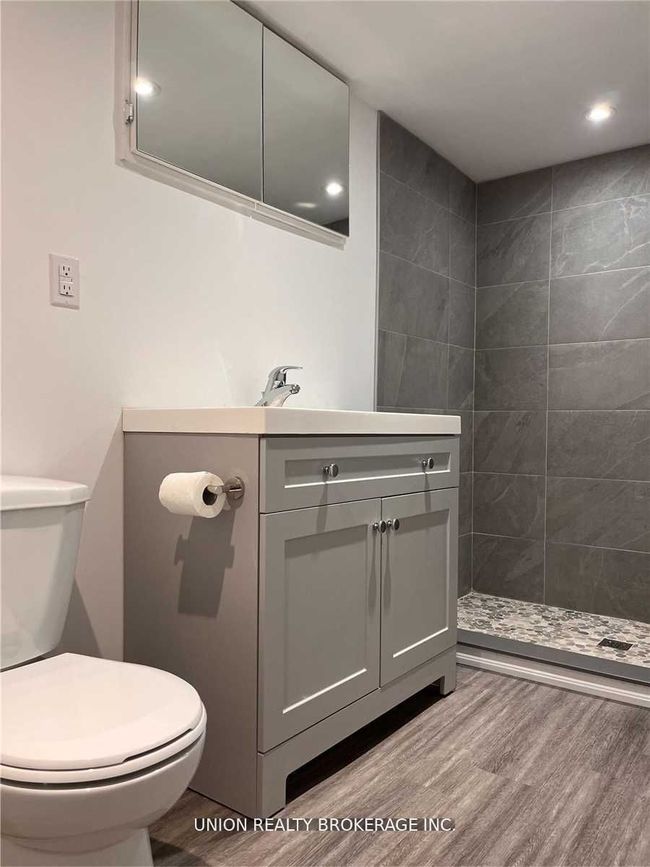 LOWER - 142 Pickering St, House other with 1 bedrooms, 1 bathrooms and null parking in Toronto ON | Image 6