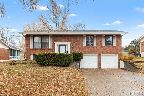 10221 Buffton Dr, Lakeshire, MO, 63123-5207 | Card Image