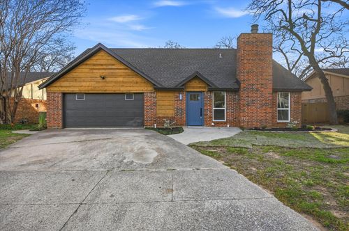 5511 Parliament Dr, Arlington, TX, 76017-3221 | Card Image