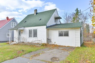 200 1 St St, House other with 3 bedrooms, 1 bathrooms and 1 parking in Campbellford ON | Image 1