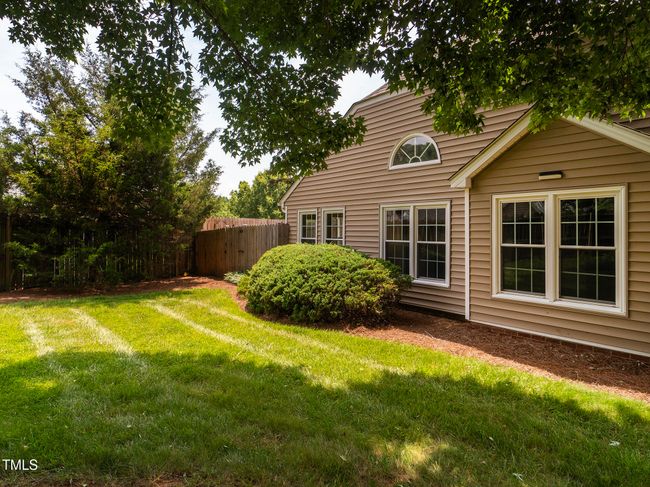 Private Side Yard | Image 30