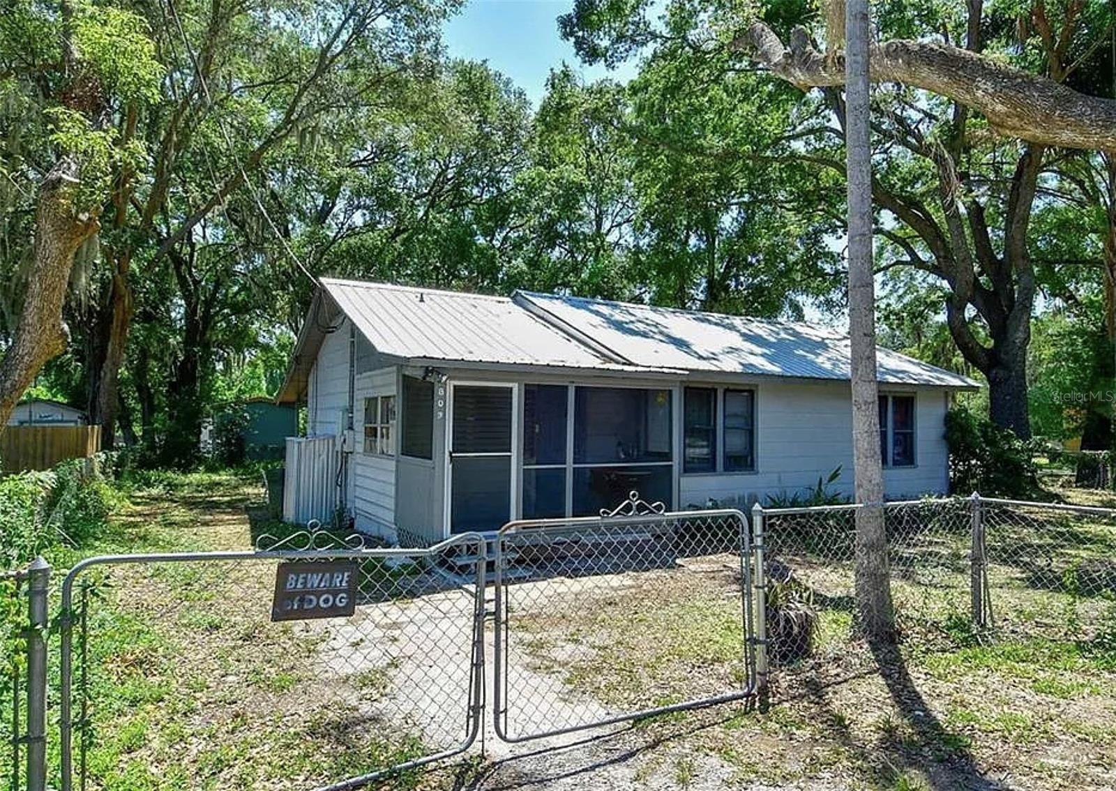 Saunders St, Plant City, FL 33563