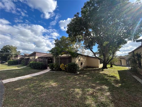 46-602 Briarwood Cir, Hollywood, FL, 33024-1324 | Card Image