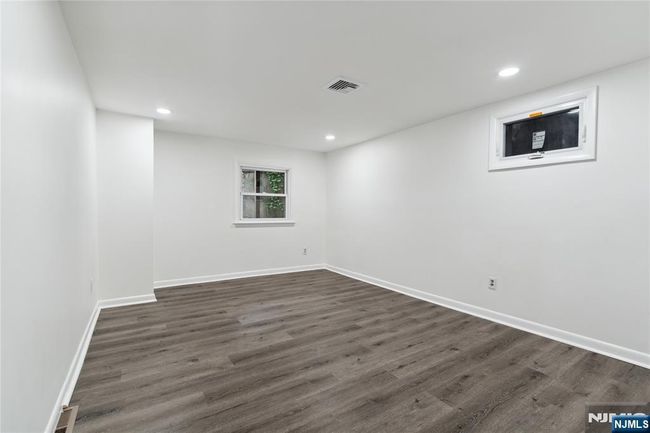 79 State Rt 5, Home with 2 bedrooms, 1 bathrooms and null parking in Edgewater NJ | Image 8