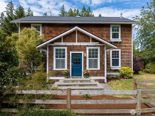 9762 Ne Pine St, Bainbridge Island, WA, 98110-2113 | Card Image