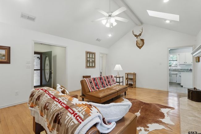 414 Winding Ln, House other with 3 bedrooms, 2 bathrooms and null parking in Mt Vernon TX | Image 7