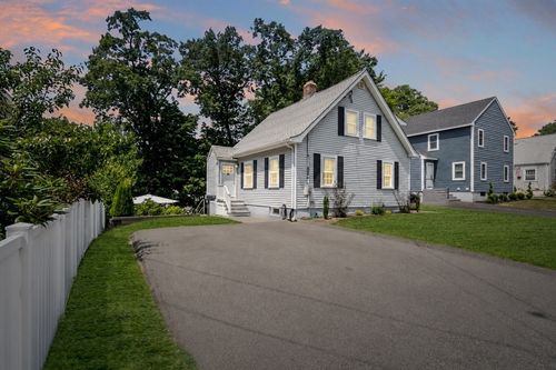 46 Macarthur Rd, Stoneham, MA, 02180-3405 | Card Image