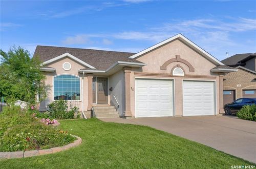 35 Marigold Cres, House with 4 bedrooms, 3 bathrooms and 4 parking in Moose Jaw SK | Card Image