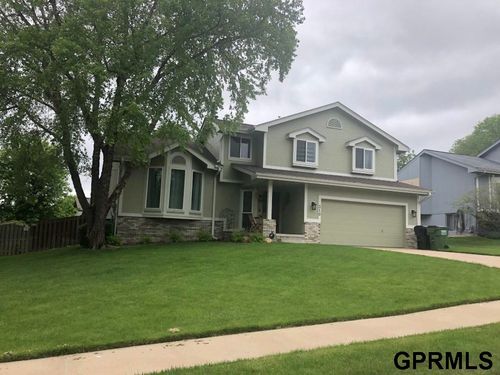 310 Oakwood Dr, Papillion, NE, 68133-2834 | Card Image