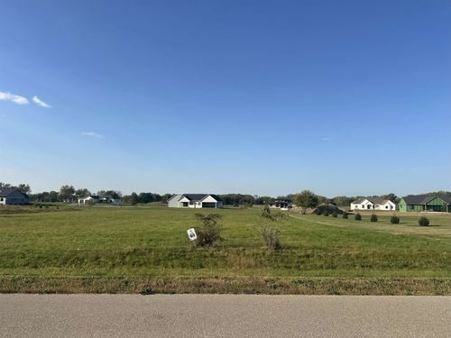 L95 W Fieldwood Dr, Janesville, WI, 53545 | Card Image