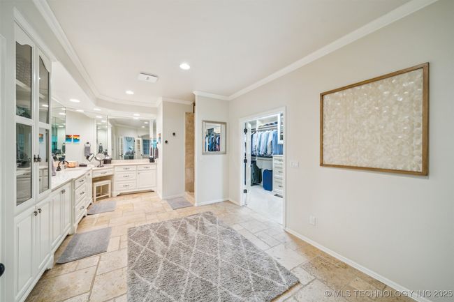 6922 Hackberry Rdg, House other with 5 bedrooms, 5 bathrooms and null parking in Owasso OK | Image 17