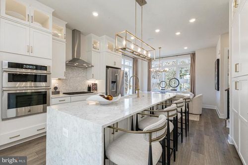 11579 Patriotic Ln, Reston, VA, 20190 | Card Image