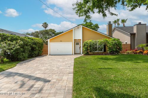 552 10th Ave S, Jacksonville Beach, FL, 32250-5140 | Card Image