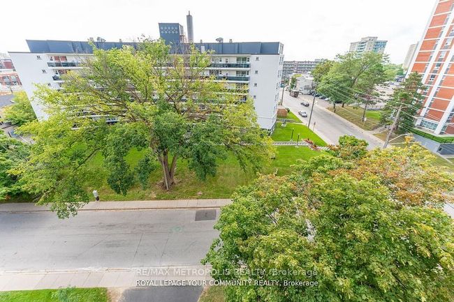 704 - 15 Elizabeth St N, Condo with 3 bedrooms, 2 bathrooms and null parking in Mississauga ON | Image 36