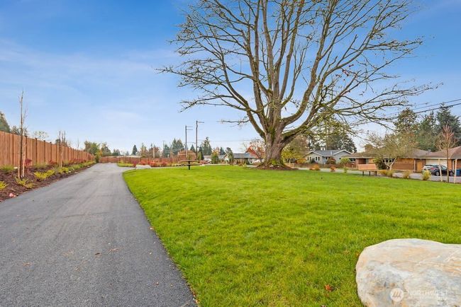 Community Park #1 /Benches/ Picnic Table | Image 28