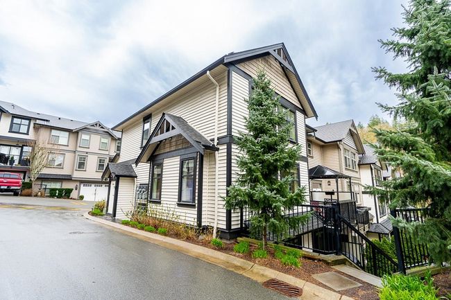 View of front facade featuring a residential view | Image 33