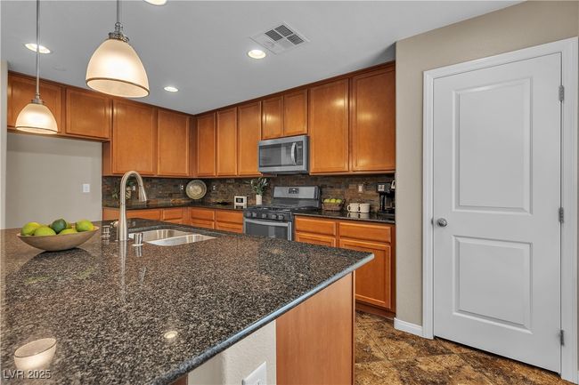 2376 Via Firenze, Townhouse with 3 bedrooms, 3 bathrooms and null parking in Henderson NV | Image 13
