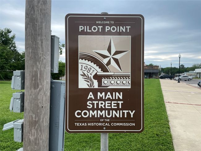 Pilot Point Square | Image 13
