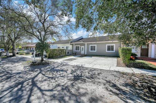 940 Ne 13th Ave, Homestead, FL, 33033-4520 | Card Image