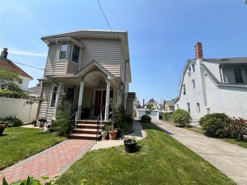 148 10th Ave, Whitestone, NY, 11357-1705 | Card Image