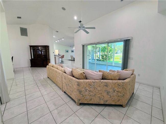 51 Joy Haven Dr, House other with 3 bedrooms, 2 bathrooms and null parking in SEBASTIAN FL | Image 7