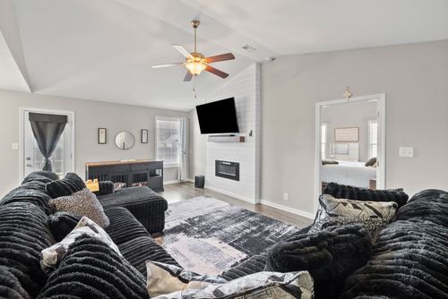 101 Setter Dr, Oak Grove, KY, 42262-7110 | Card Image