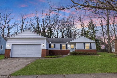 620 Edgerly Rd, Cleveland, OH, 44121-1327 | Card Image
