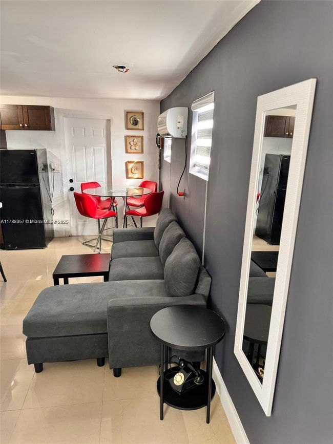 0 - 802 Nw 3 Rd Ter, House other with 1 bedrooms, 1 bathrooms and null parking in Hallandale Beach FL | Image 5