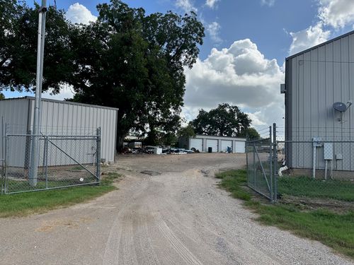 324 W La Fayette St, La Grange, TX, 78945-2230 | Card Image