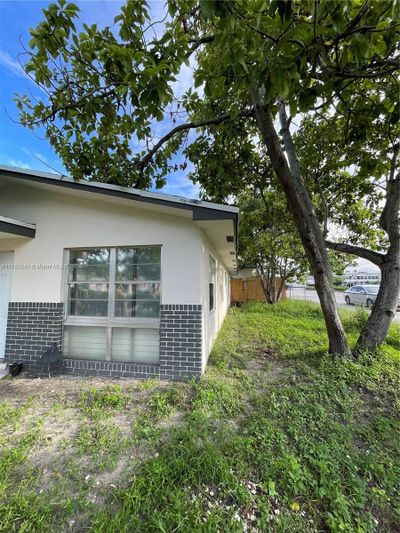 3544 Sw 12th Ct, House other with 3 bedrooms, 2 bathrooms and null parking in Fort Lauderdale FL | Image 3