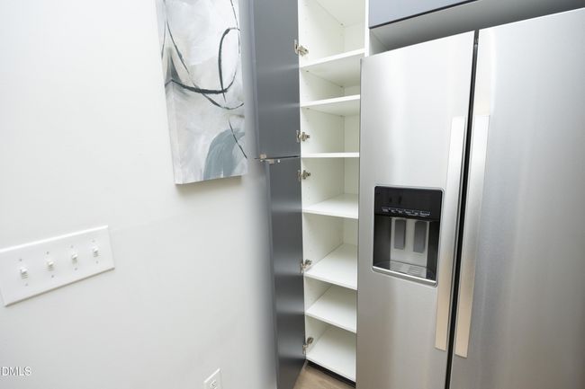 08PantryCabinet | Image 10