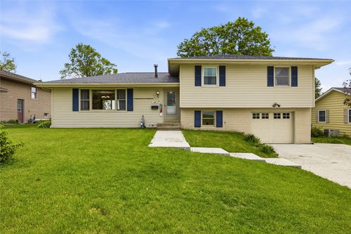 107 Parkview Dr, Tipton, IA, 52772-1359 | Card Image
