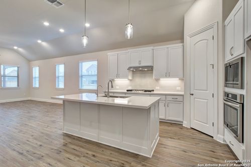 2031 Stephanie Ave, New Braunfels, TX, 78132-0193 | Card Image