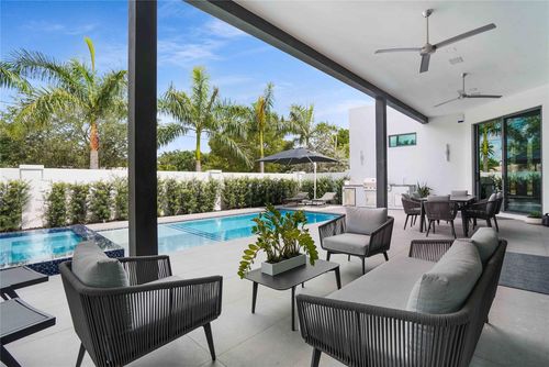 300 Ne 21st Ct, Wilton Manors, FL, 33305-1111 | Card Image