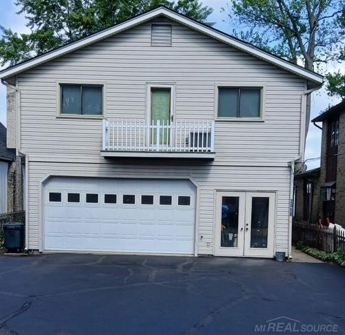2050 Willow Beach St, Keego Harbor, MI, 48320-1210 | Card Image
