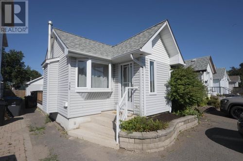 735 Ernestine Ave, Thunder Bay, ON, P7E1W9 | Card Image