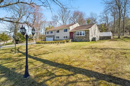 320 Beaufort Ave, Livingston, NJ, 07039-1013 | Card Image