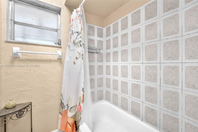 700 Nw 88 Th Ter, House other with 3 bedrooms, 2 bathrooms and null parking in Pembroke Pines FL | Image 24