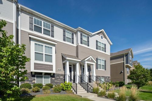 8085 Central Park Way N, Maple Grove, MN, 55369-7546 | Card Image