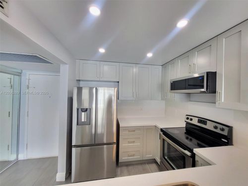 411-601 Three Islands Blvd, Hallandale Beach, FL, 33009-2818 | Card Image