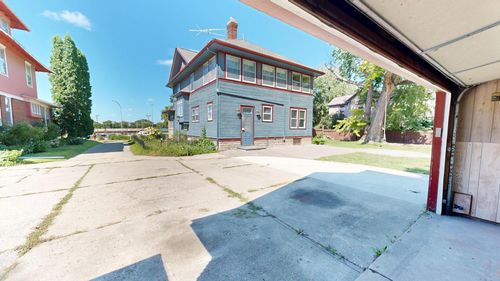 216 Litchfield Ave Se, Willmar, MN, 56201-3631 | Card Image