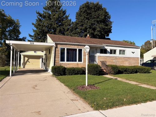 723 Woodbine Dr, Fenton, MI, 48430-1422 | Card Image